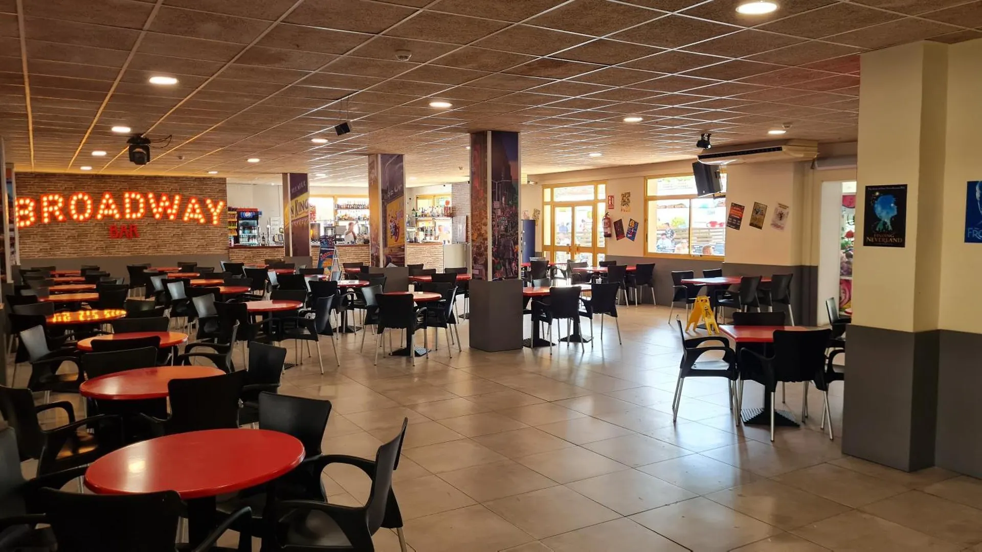 Bonito Apartamento Con Piscina Salou España